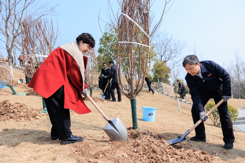 植绿践行知 共建育新人 南京晓...