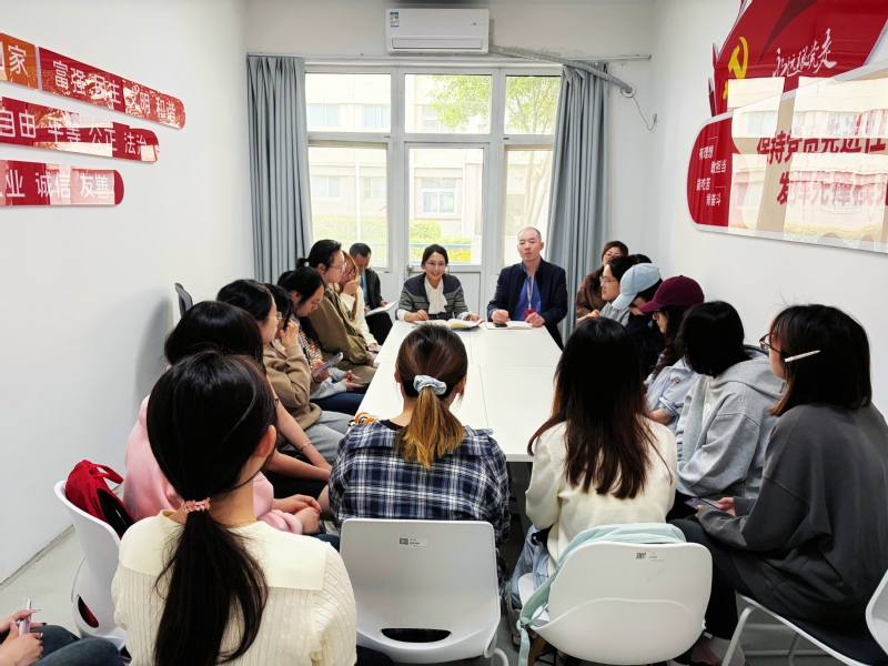 教师教育学院在学生“一站式”社...