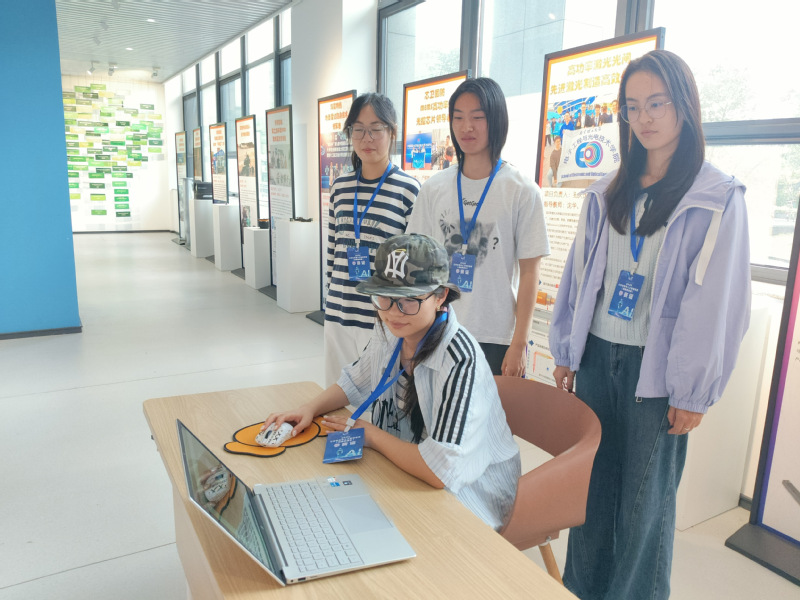 信息工程学院学子在2026年江...